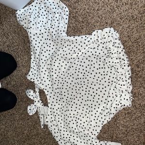 Polka dot cropped shirt